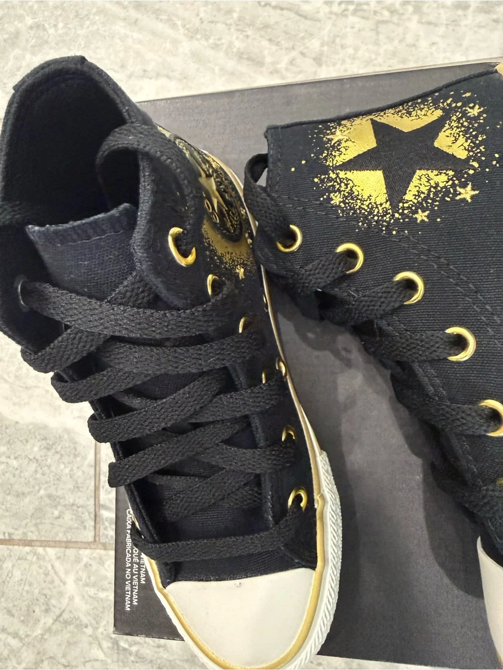 New girls Sz 11, 12, 1 Converse Kids Black & Gold Star High-Top Shoes
